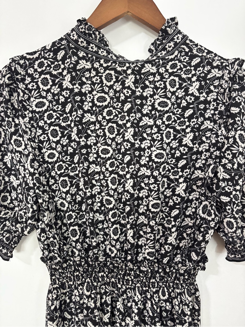 Max Studio Black White Floral Smocked Waist Maxi Dress NWT Size M - Picture 9 of 16